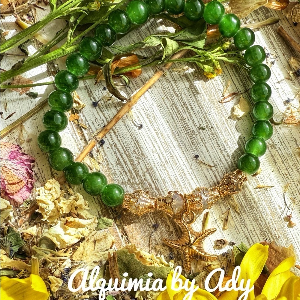 Dainty untreated emerald beaded gold charm bracelet